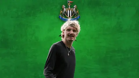Nick Woltemade spotted training with old club ahead of Newcastle return