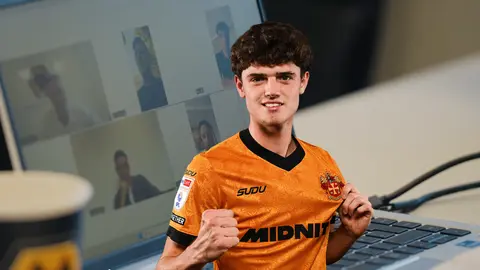 Wolves release fascinating behind the scenes footage of Sean Neave loan talks