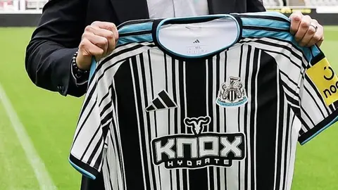 Newcastle eye young centre-back and right winger after recruitment meeting - Report